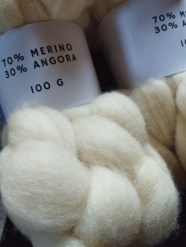 Česanec 70% MERINO, 30% ANGORA (BIELY) - Image 2